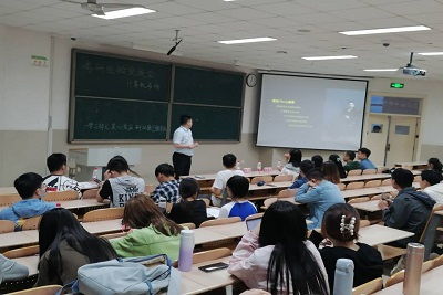 泉心泉益，研途引航 信息學院志愿服務隊成功舉辦考研交流分享會